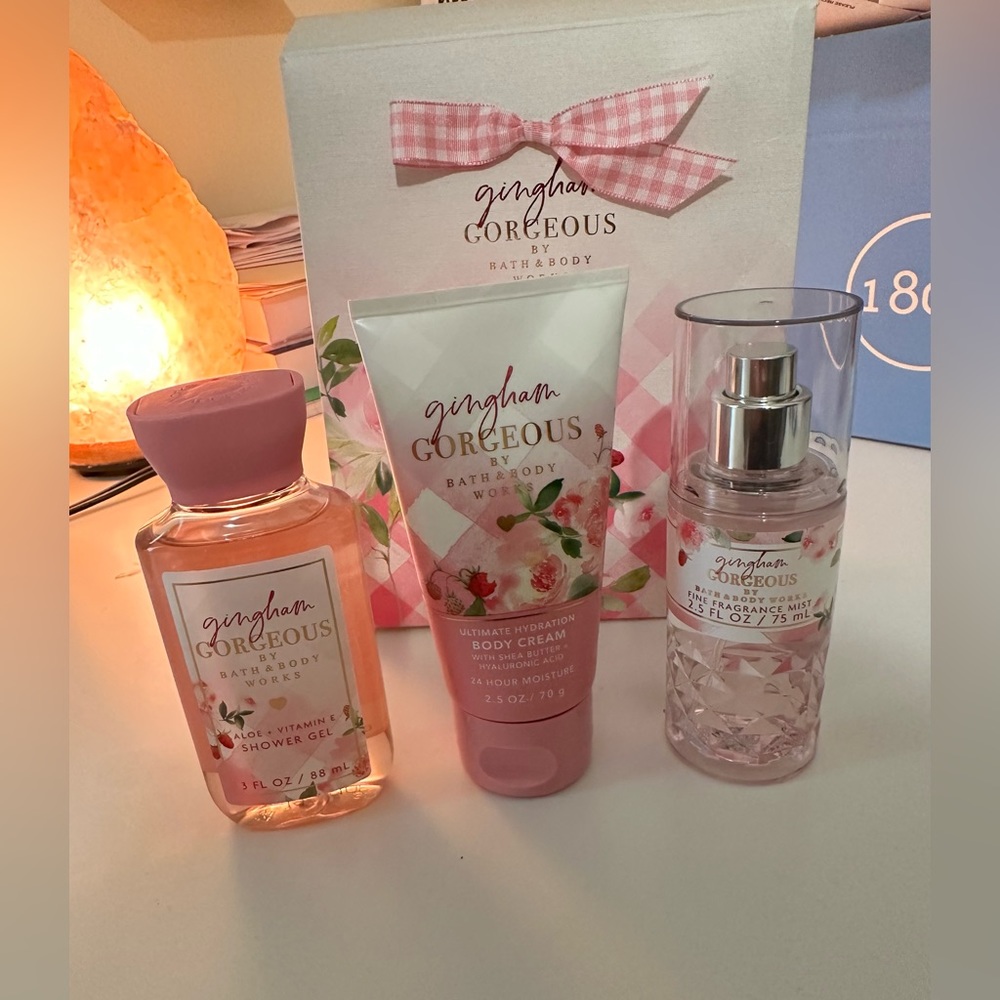 Brand new bath and body work gift set